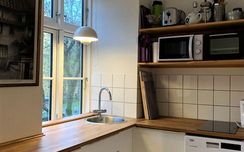 Center - Close To Everything - Close To The King: Dining Room, Kitchen