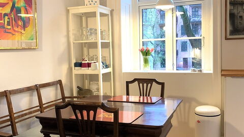 Center - Close To Everything - Close To The King: Dining Room, Kitchen