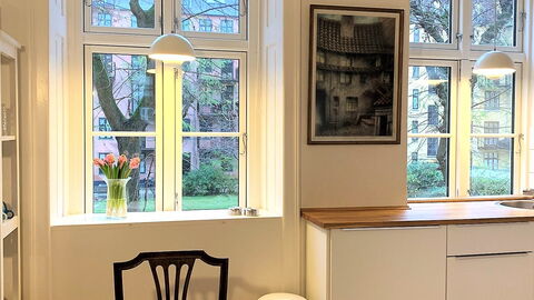 Center - Close To Everything - Close To The King: Dining Room, Kitchen