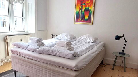 Center - Close To Everything - Close To The King: Bedroom