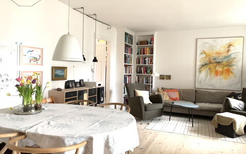 Close To The Lakes - Close To Center