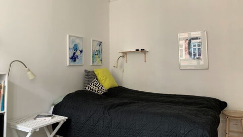 Close To The Lakes - Close To Center