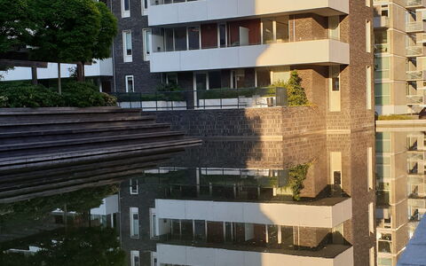 Free Parking - 1 Br - 2 People - Close To Water: Building Exterior