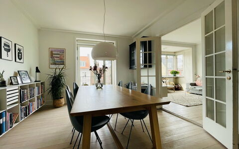 Close To The Opera: Dining Room