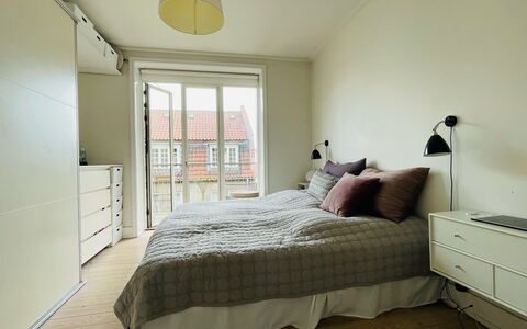 Close To The Opera: Bedroom