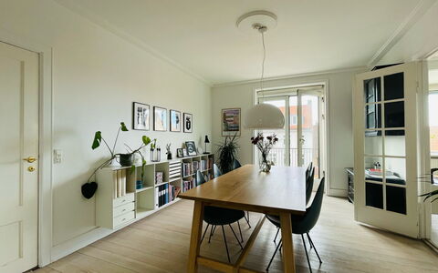 Close To The Opera: Dining Room