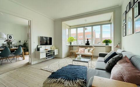 Close To The Opera: Living Room