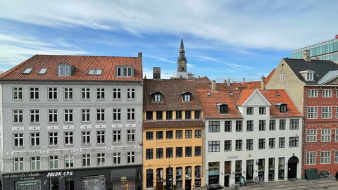 Close To The Opera: Building Exterior, Outdoor