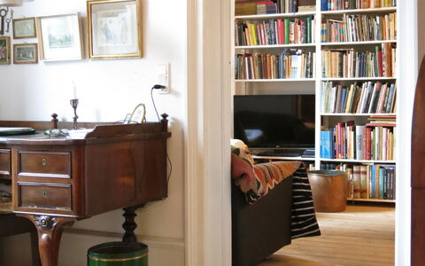 Center - Close To The King- 2 Persons: Living Room