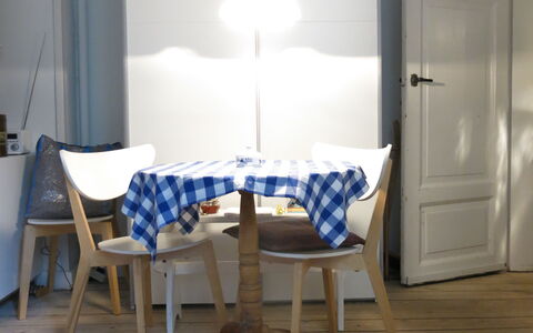 Center - Close To The King- 2 Persons: Kitchen