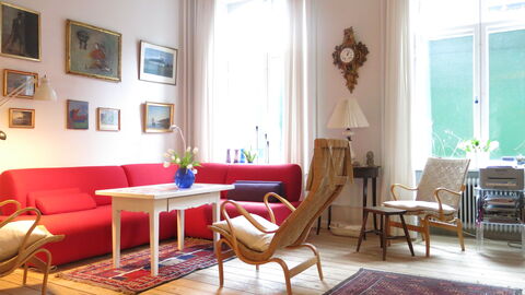 Center - Close To The King- 2 Persons: Living Room